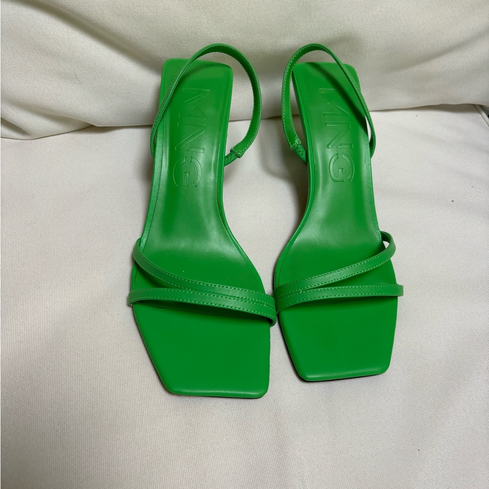 Heel leather sandals